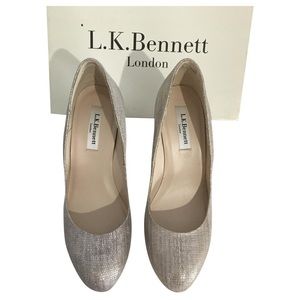 LK Bennett Sledge in Metallic Silver Print Leather Closed Toe Pumps EU 37/US 7
